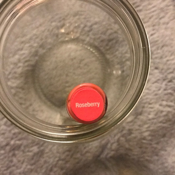 LipSense lipstick - Picture 4 of 4